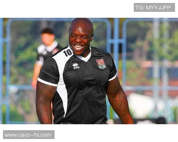 足球明星壮汉的真实身份揭秘及其辉煌职业生涯回顾