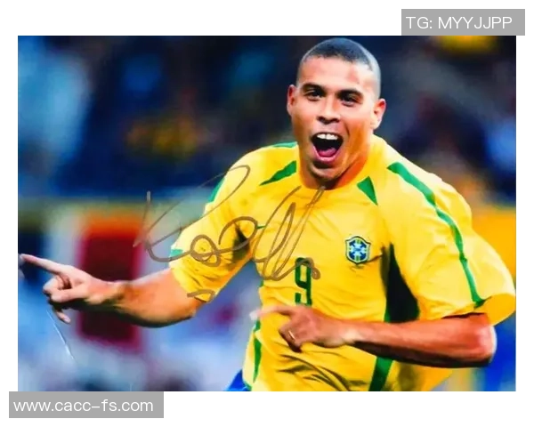 传奇防守员足球明星的辉煌历程与影响力分析 传奇防守员足球明星的辉煌历程与影响力分析